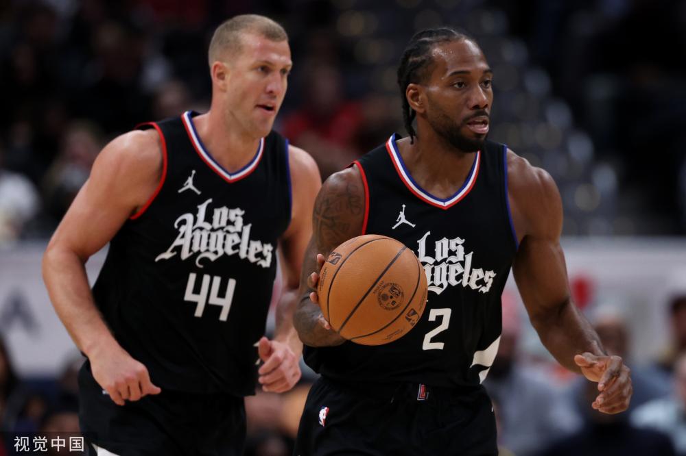 台上展现更 台上展现更