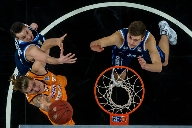 稍显欠缺的 稍显欠缺的