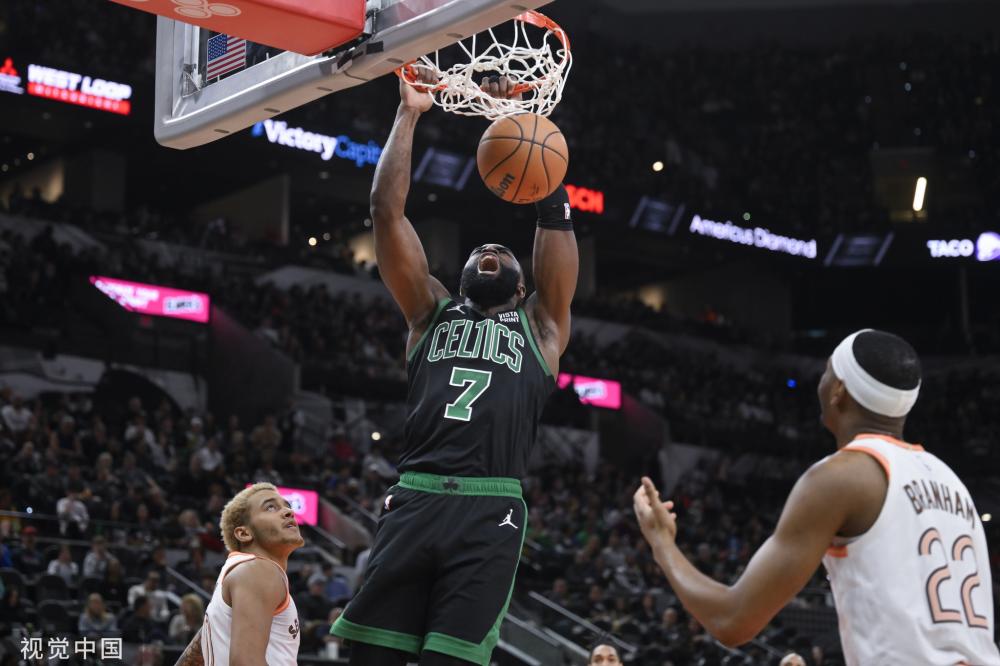 赛球员上场 赛球员上场